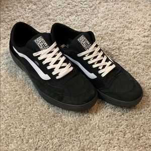 LIKE NEW! Vans Launchday AVE Pro Black White
